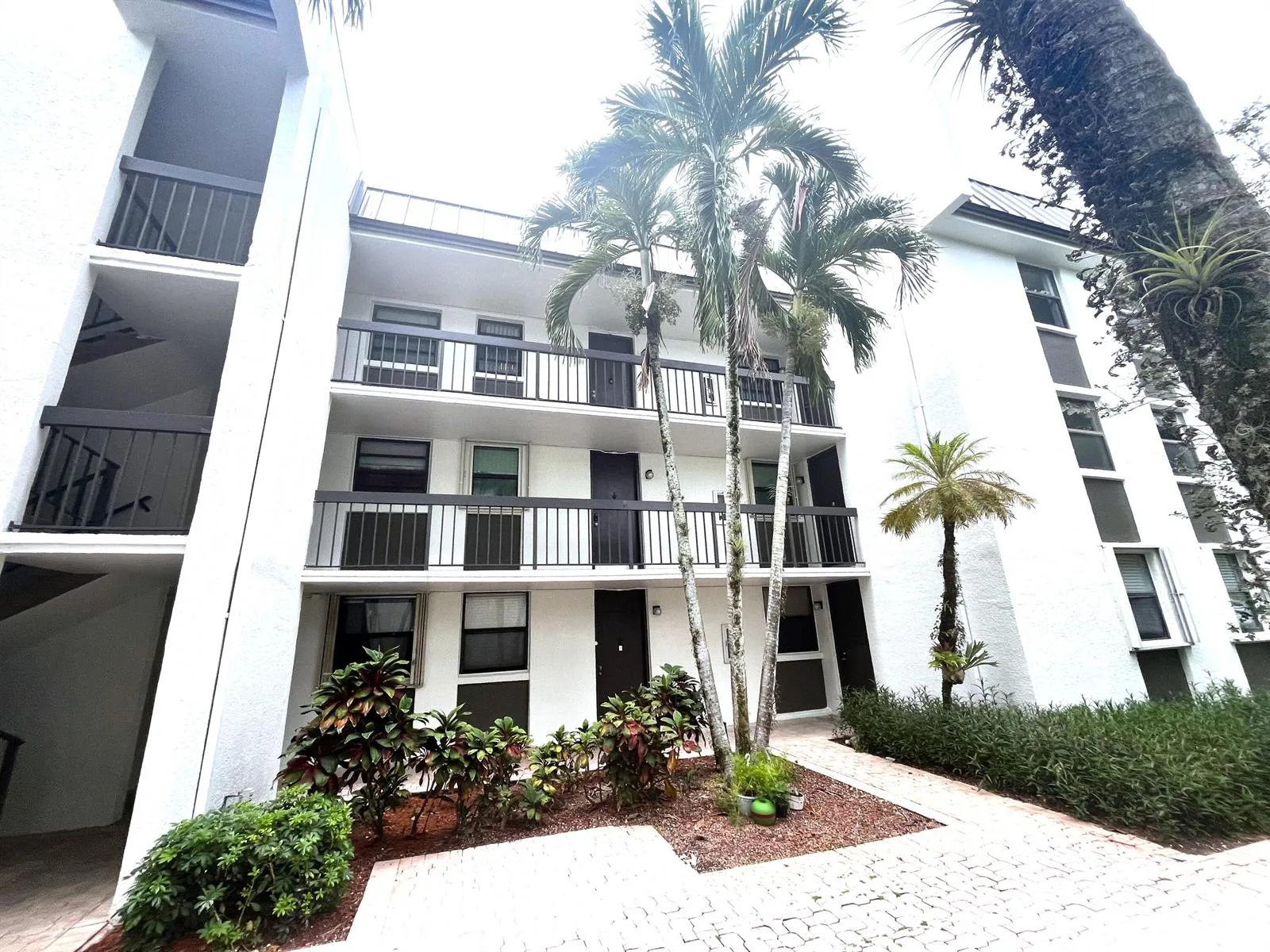 8441 Forest Hills Drive # 302, Coral Springs, FL 33065