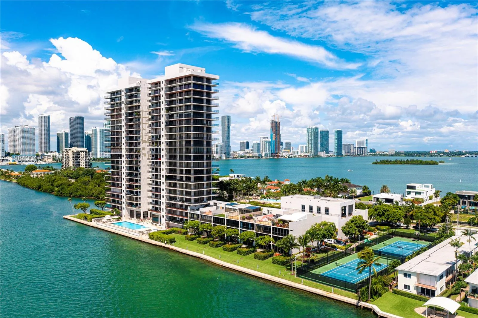 1000 Venetian Way # 303, Miami, FL 33139