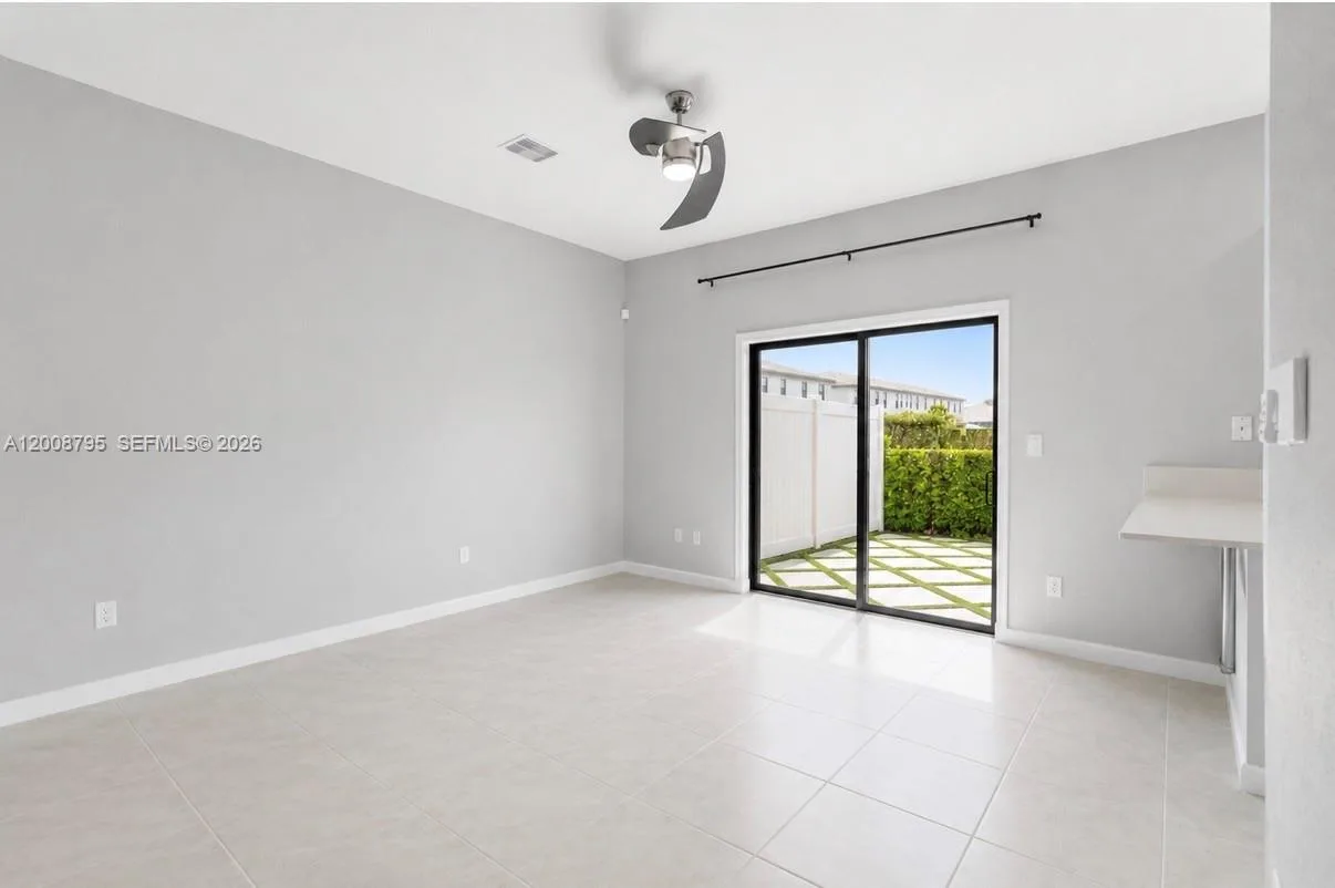 20478 NW 4th Ct, Miami Gardens, FL 33169 photo 4
