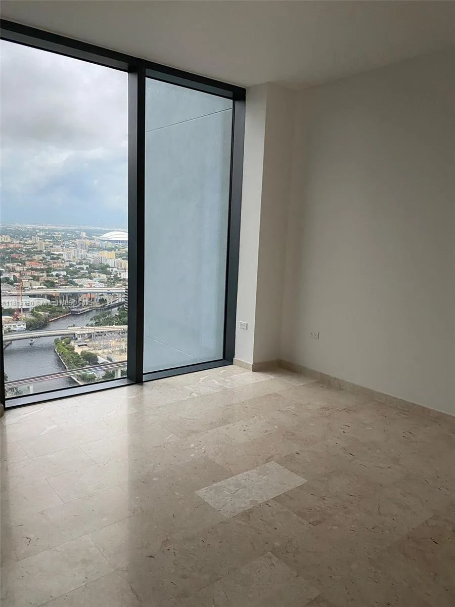 68 SE 6th St # 3604, Miami, FL 33131 photo 12