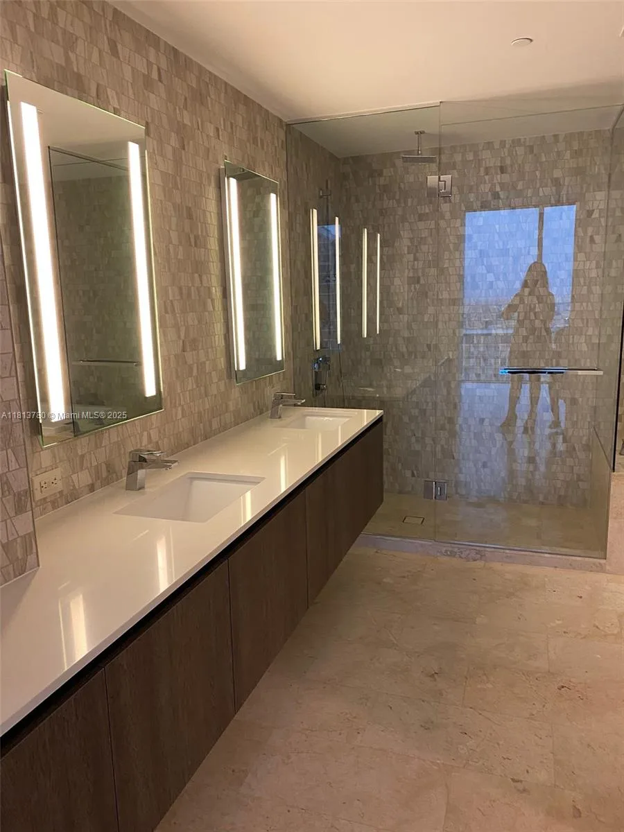 68 SE 6th St # 3604, Miami, FL 33131 photo 13