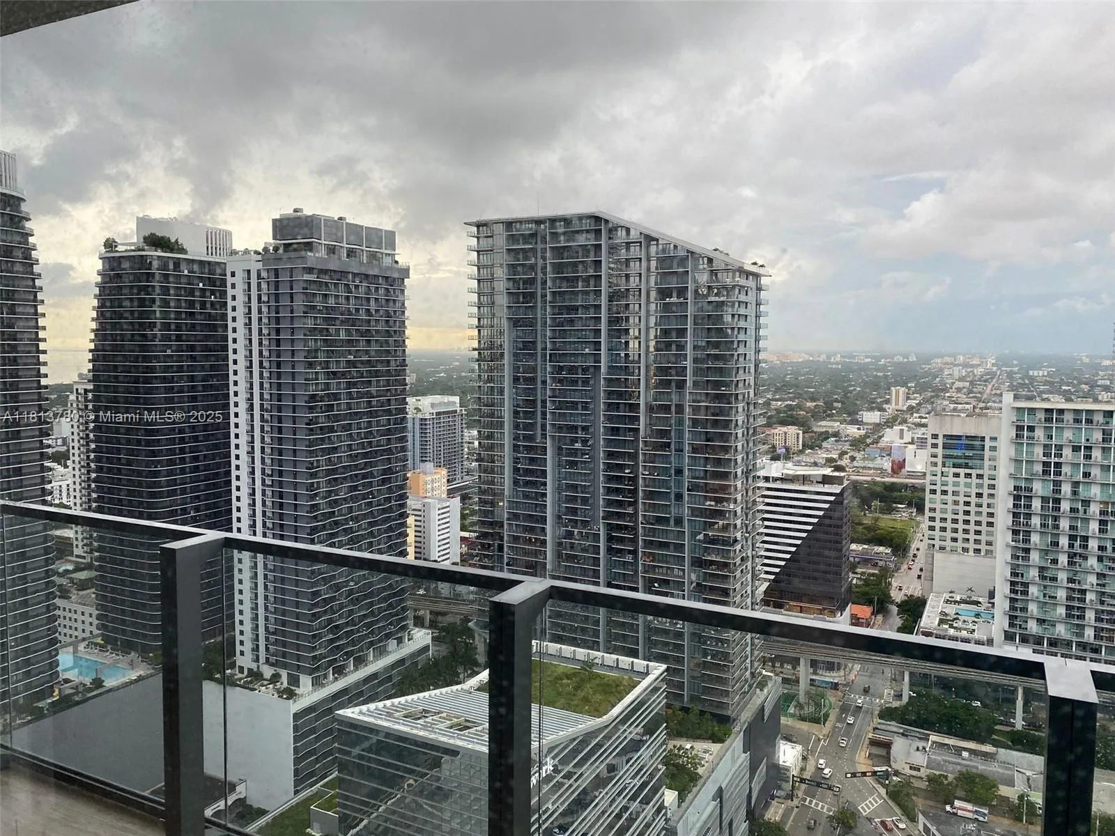 68 SE 6th St # 3604, Miami, FL 33131 photo 3