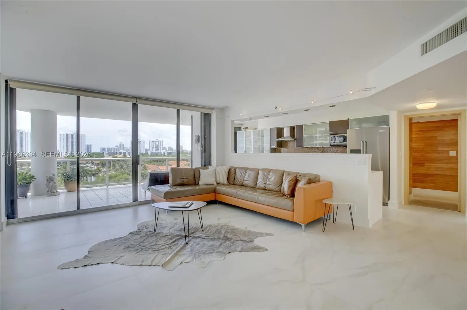 3600 Yacht Club Dr # 703, Aventura, FL 33180 photo 2