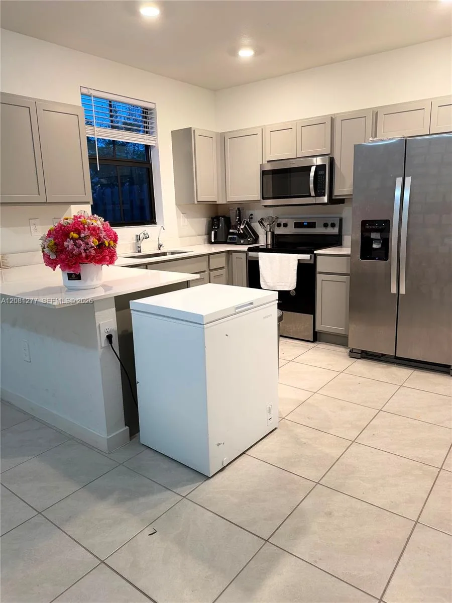 1281 NE 3rd Ave, Florida City, FL 33034