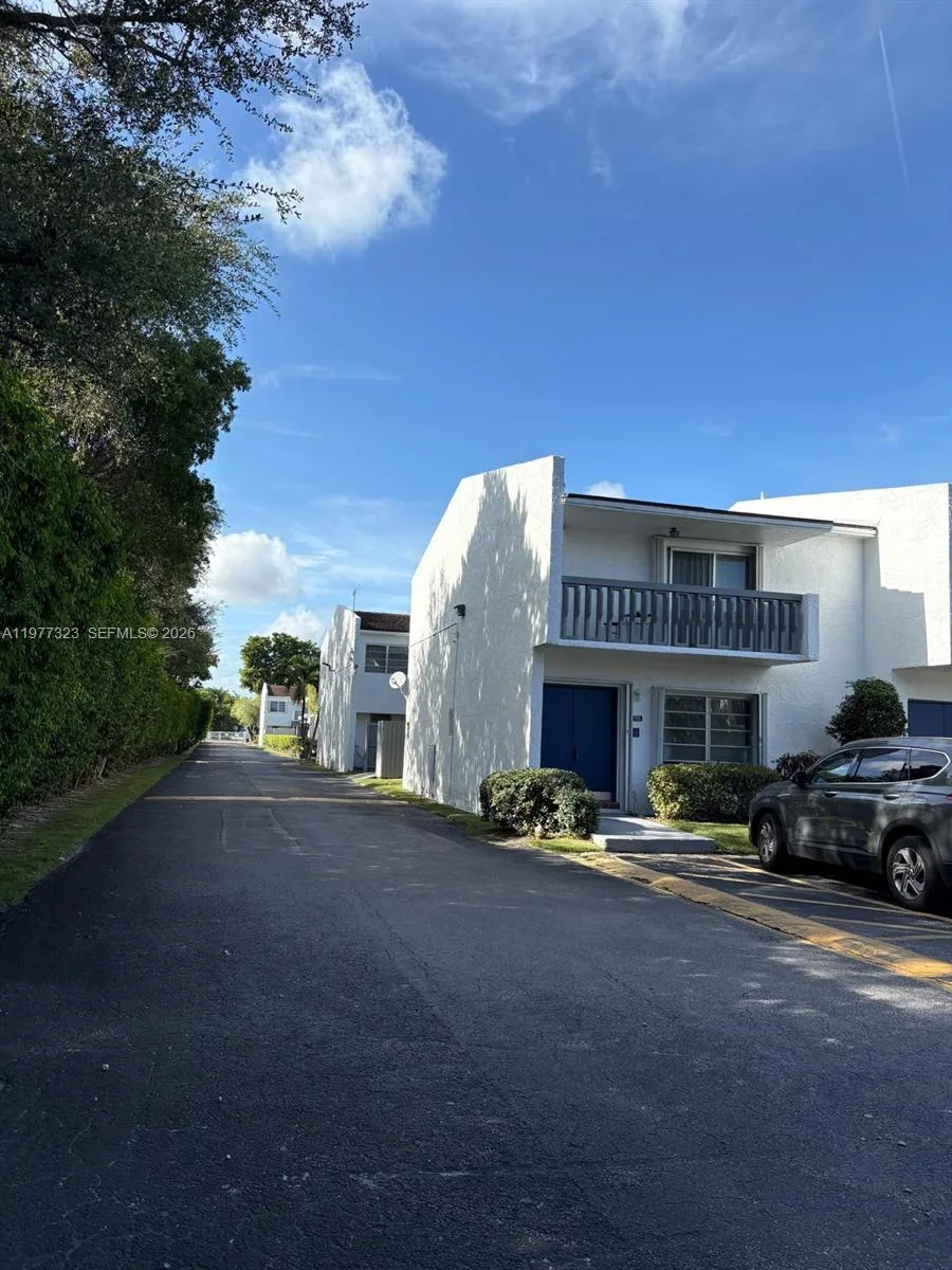 17180 SW 94th Ave # 701, Palmetto Bay, FL 33157 photo 2