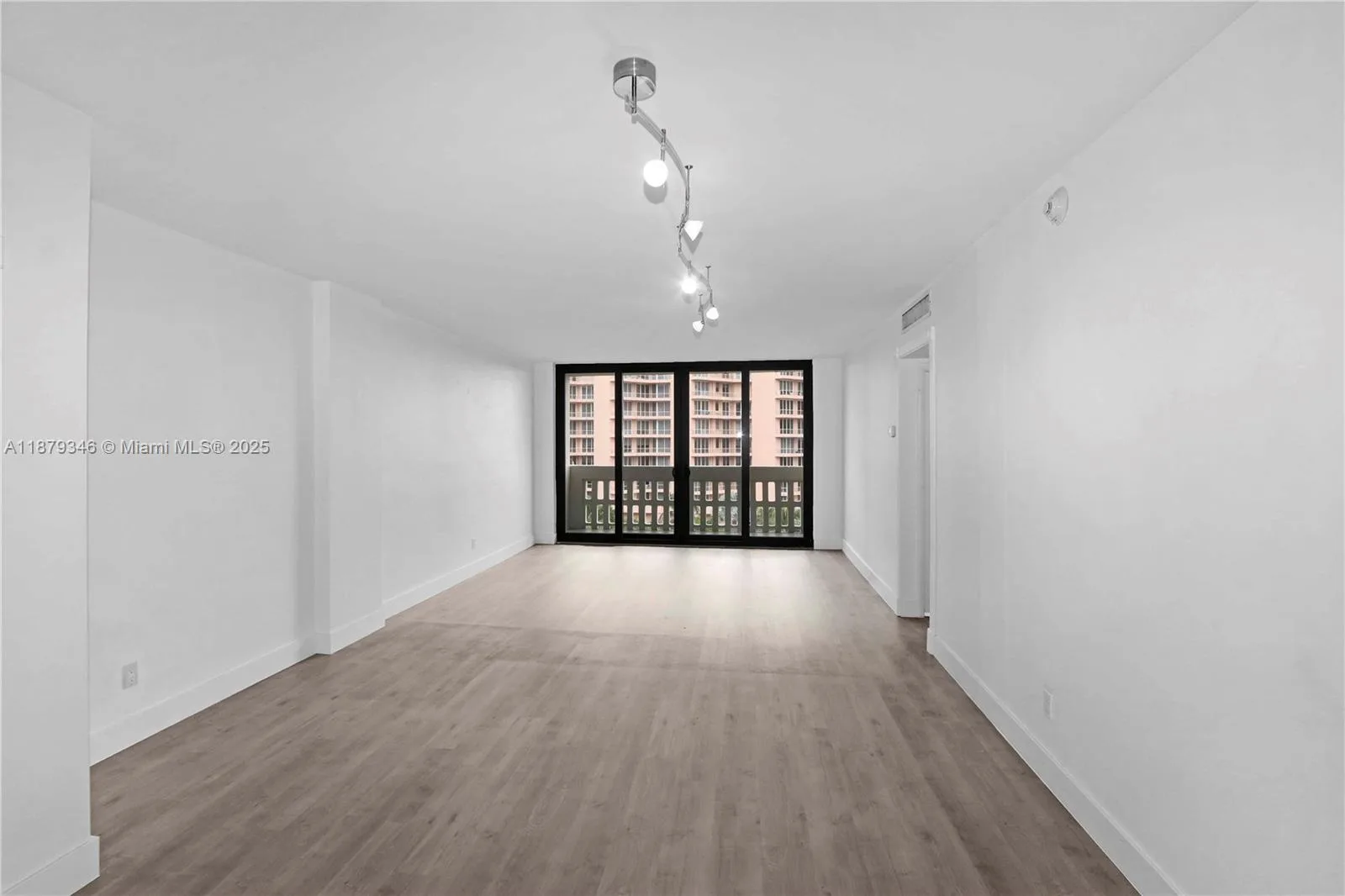 90 Edgewater Dr # 718, Coral Gables, FL 33133