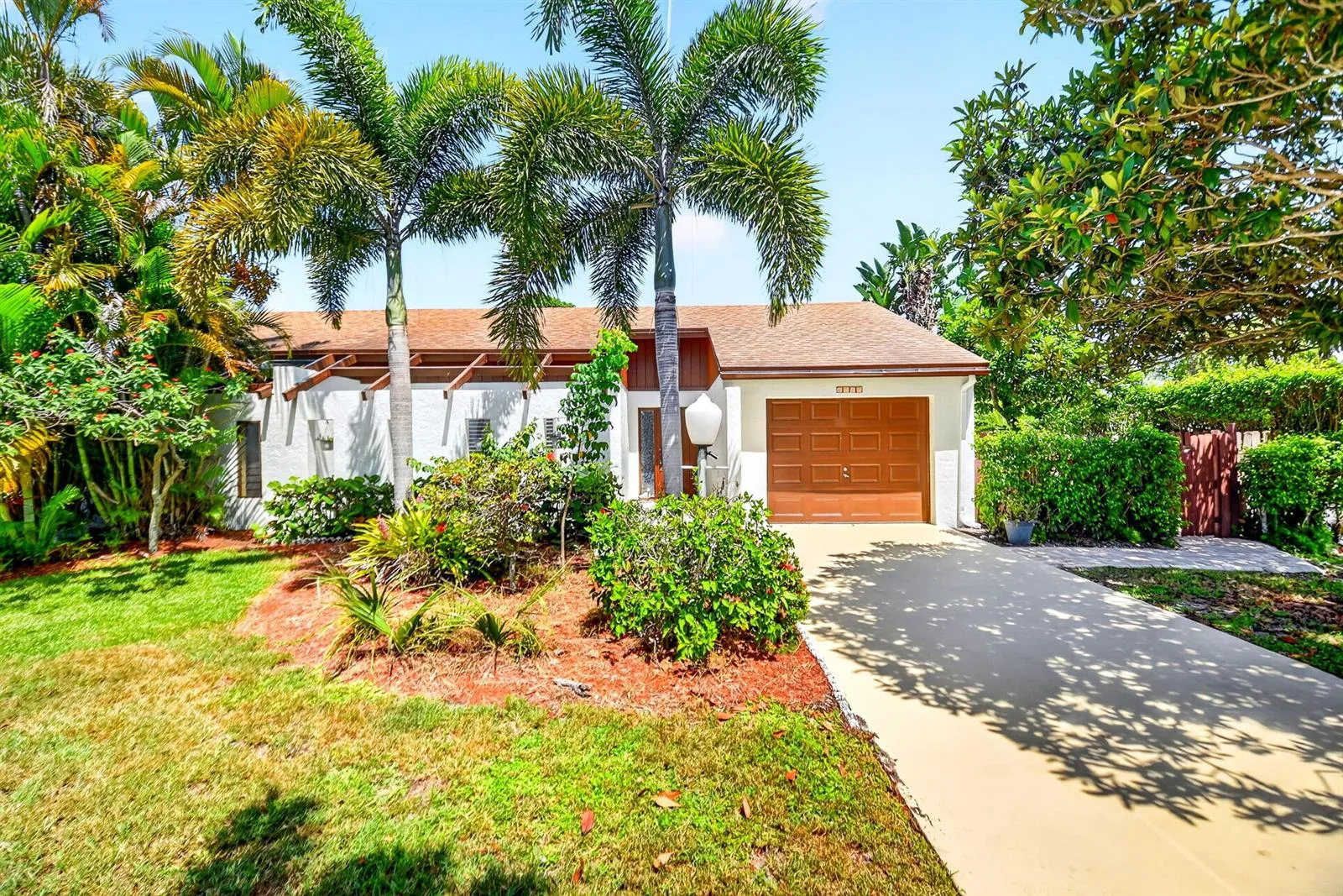 6747 Starkeys Place, Lake Worth, FL 33467