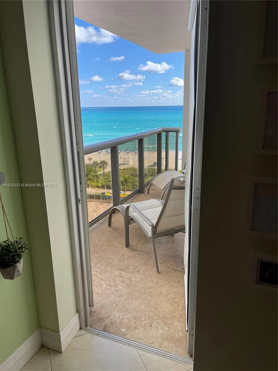 6039 Collins Ave # 823, Miami Beach, FL 33140