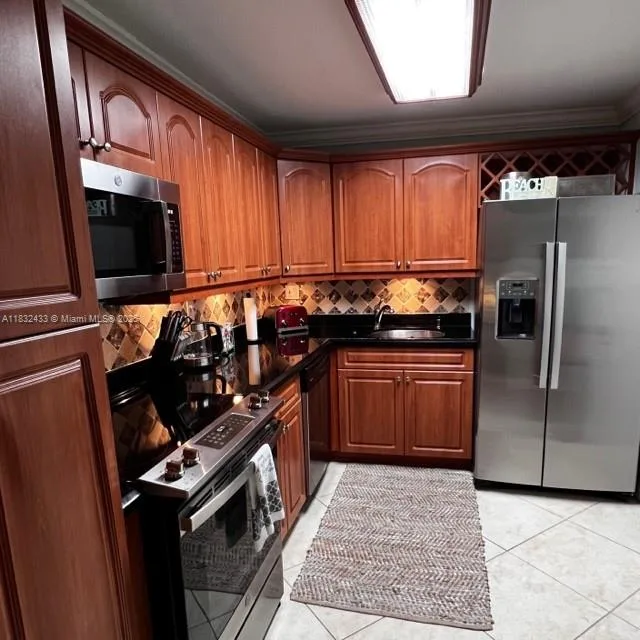 6039 Collins Ave # 823, Miami Beach, FL 33140 photo 3