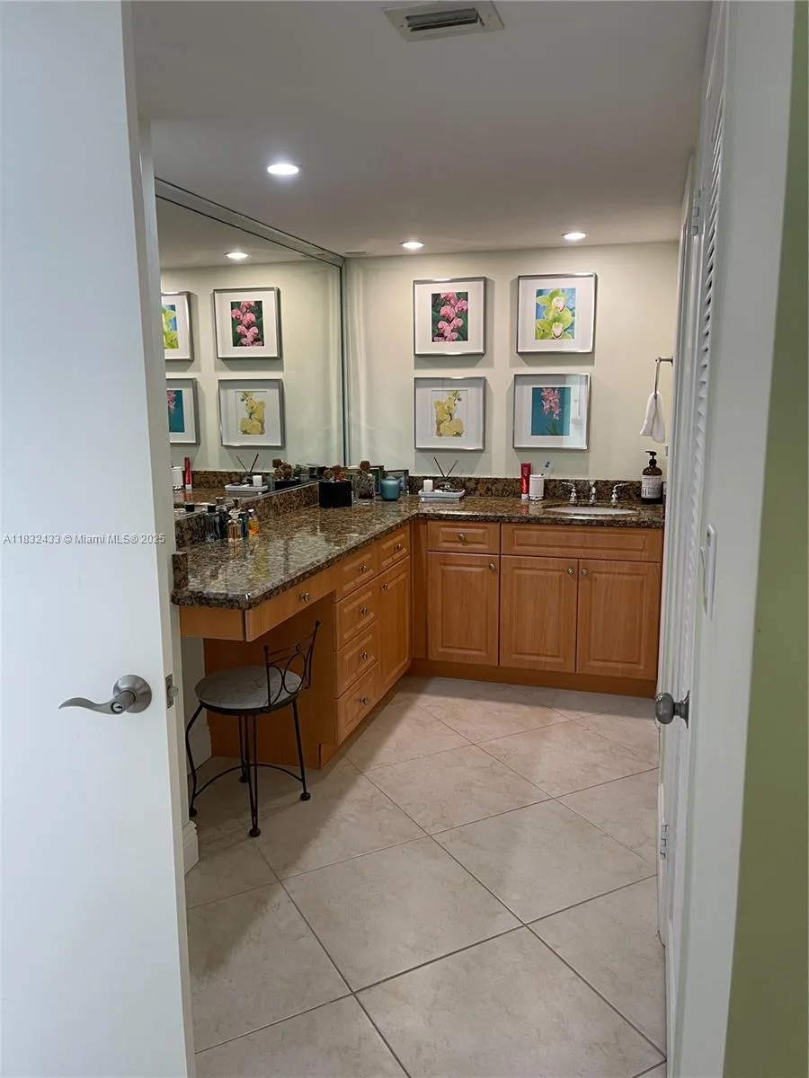 6039 Collins Ave # 823, Miami Beach, FL 33140 photo 9