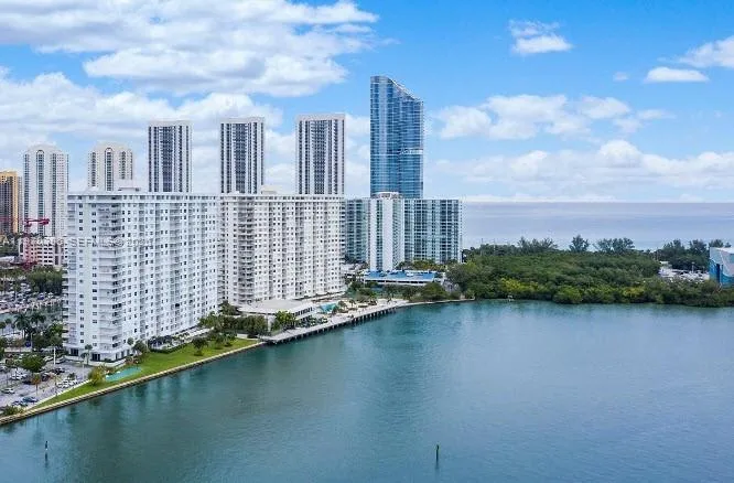 300 Bayview Dr # 2101, Sunny Isles Beach, FL 33160