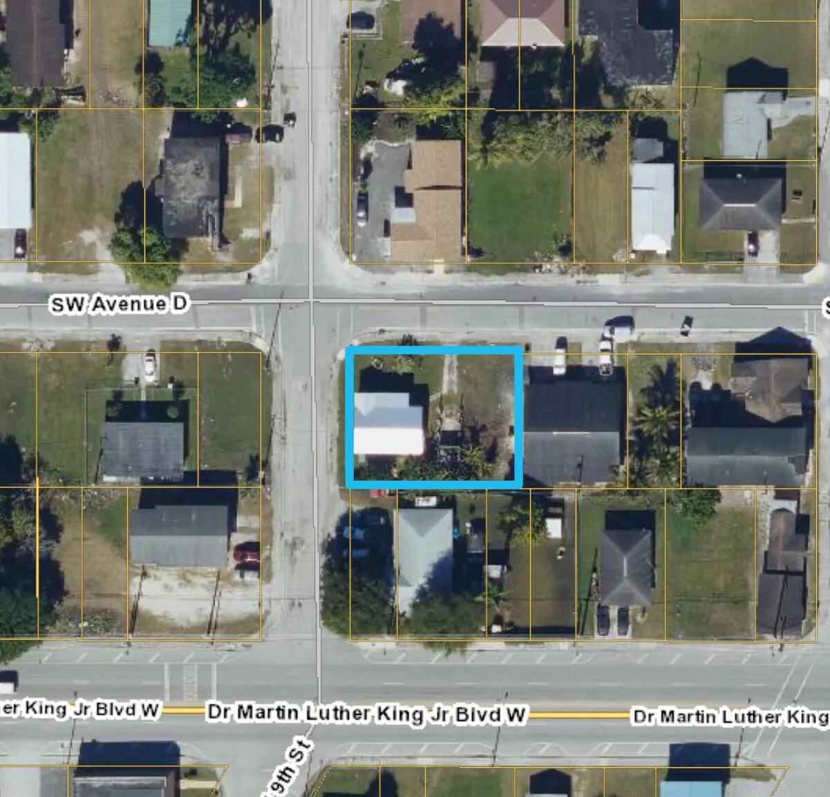 856 SW Ave D, Belle Glade, FL 33430 photo 2