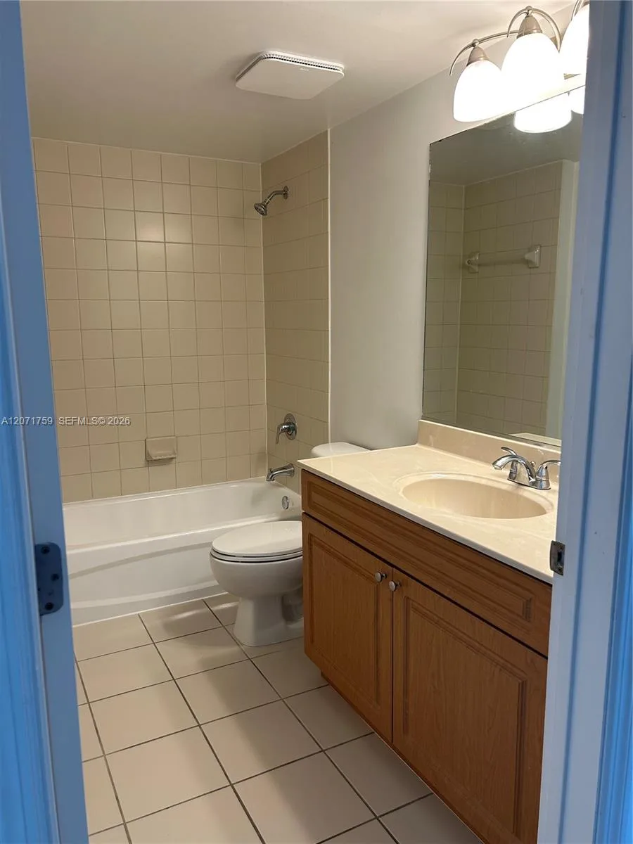900 SW 8th St # 1503, Miami, FL 33130 photo 11