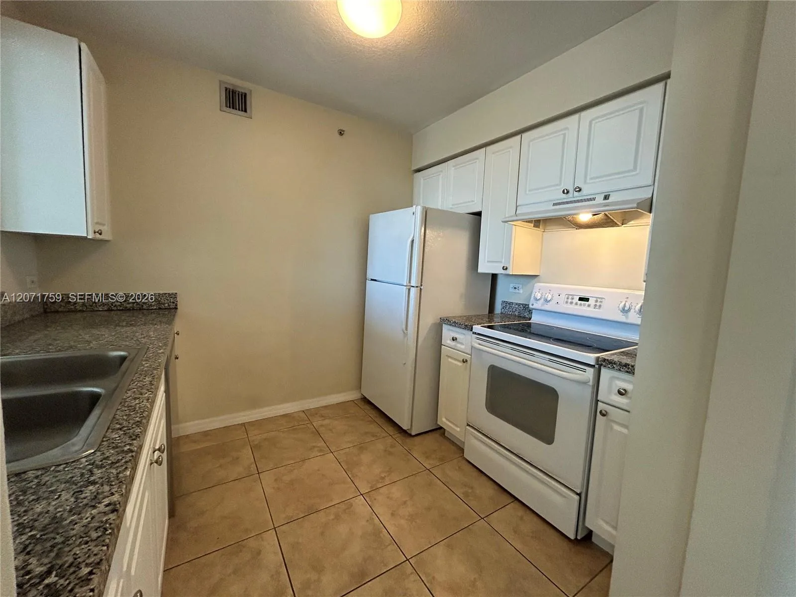900 SW 8th St # 1503, Miami, FL 33130 photo 4