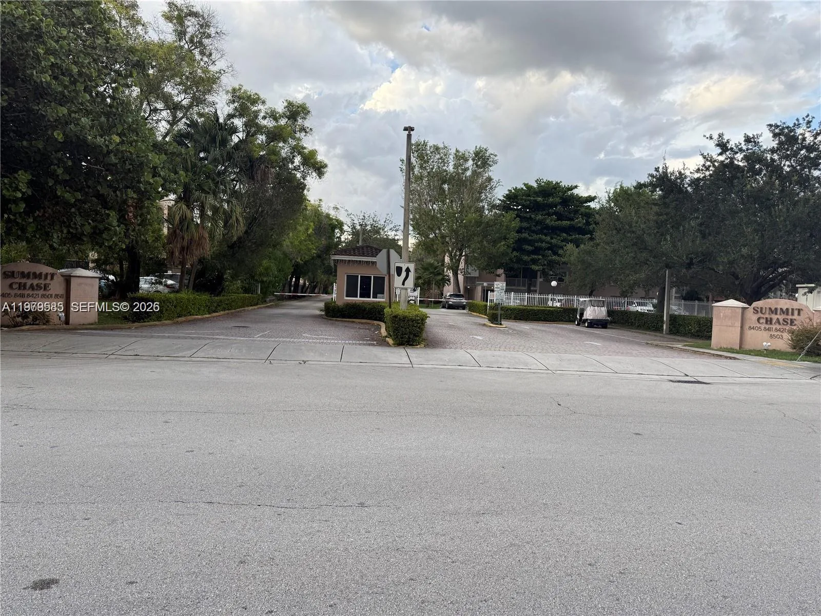 8405 NW 8th St # 304, Miami, FL 33126
