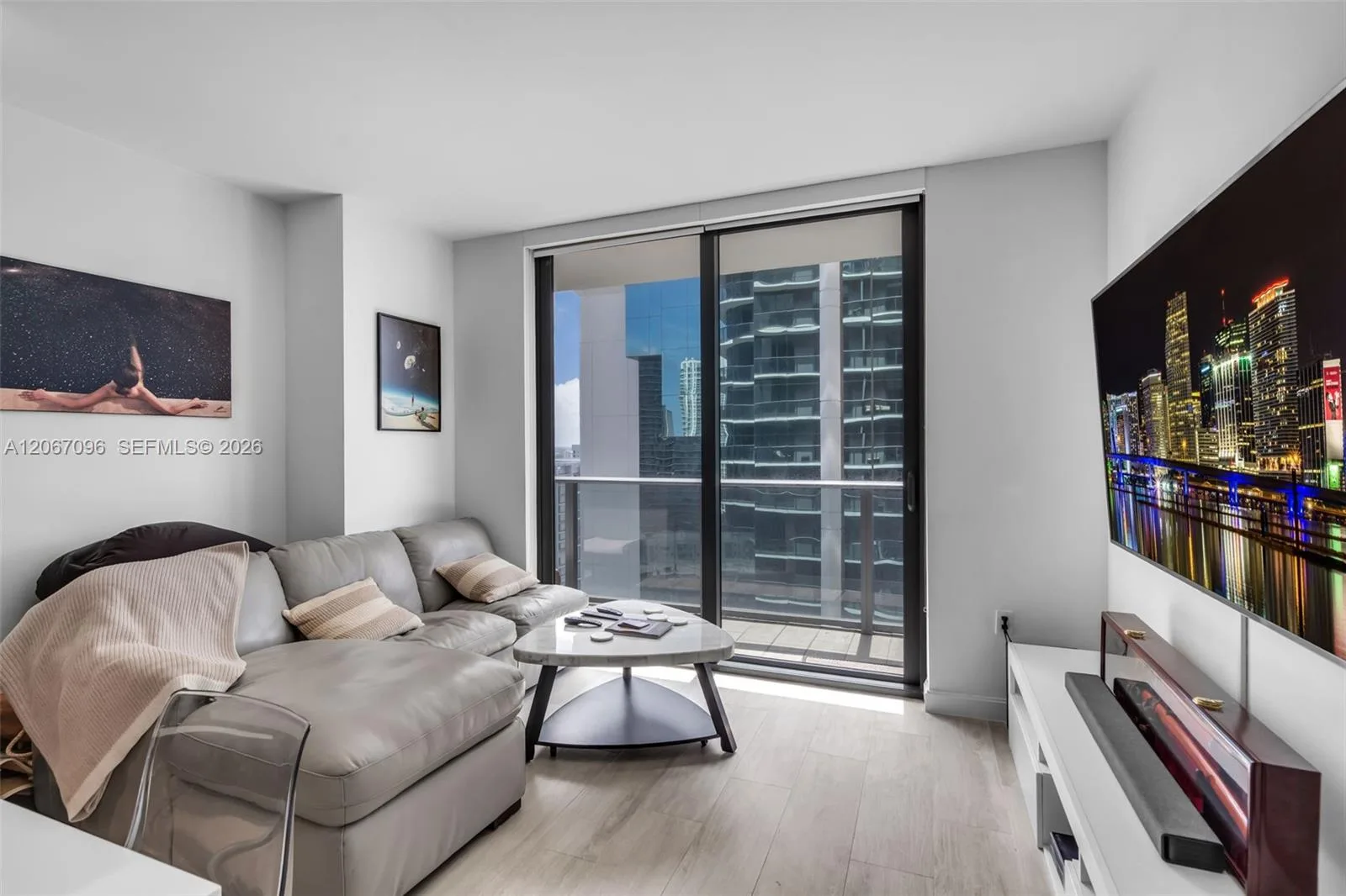 55 SW 9th St # 2407, Miami, FL 33130 photo 3