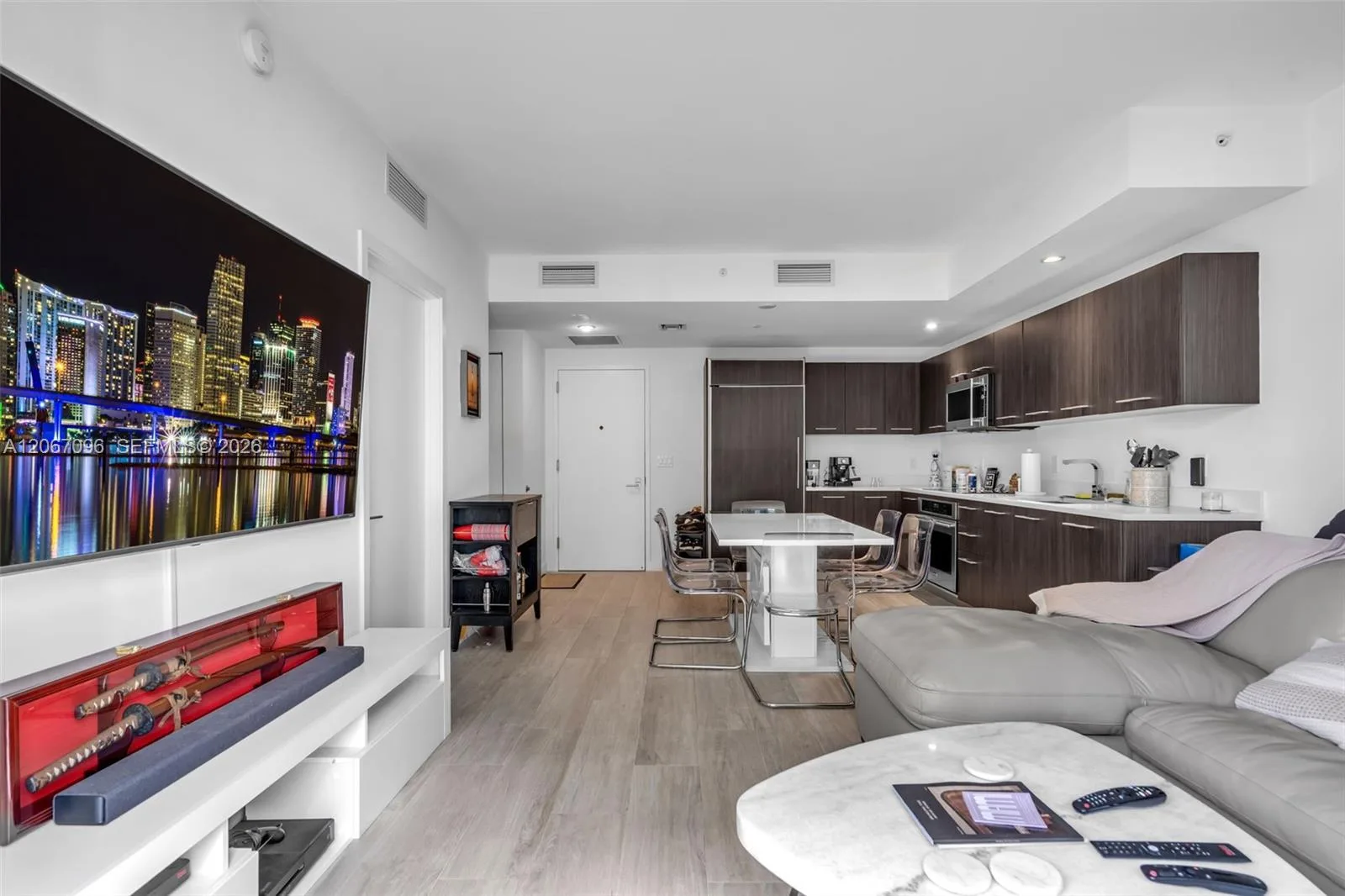 55 SW 9th St # 2407, Miami, FL 33130 photo 4