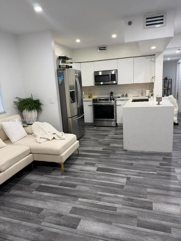 9340 Fontainebleau Blvd # W507, Miami, FL 33172 photo 2