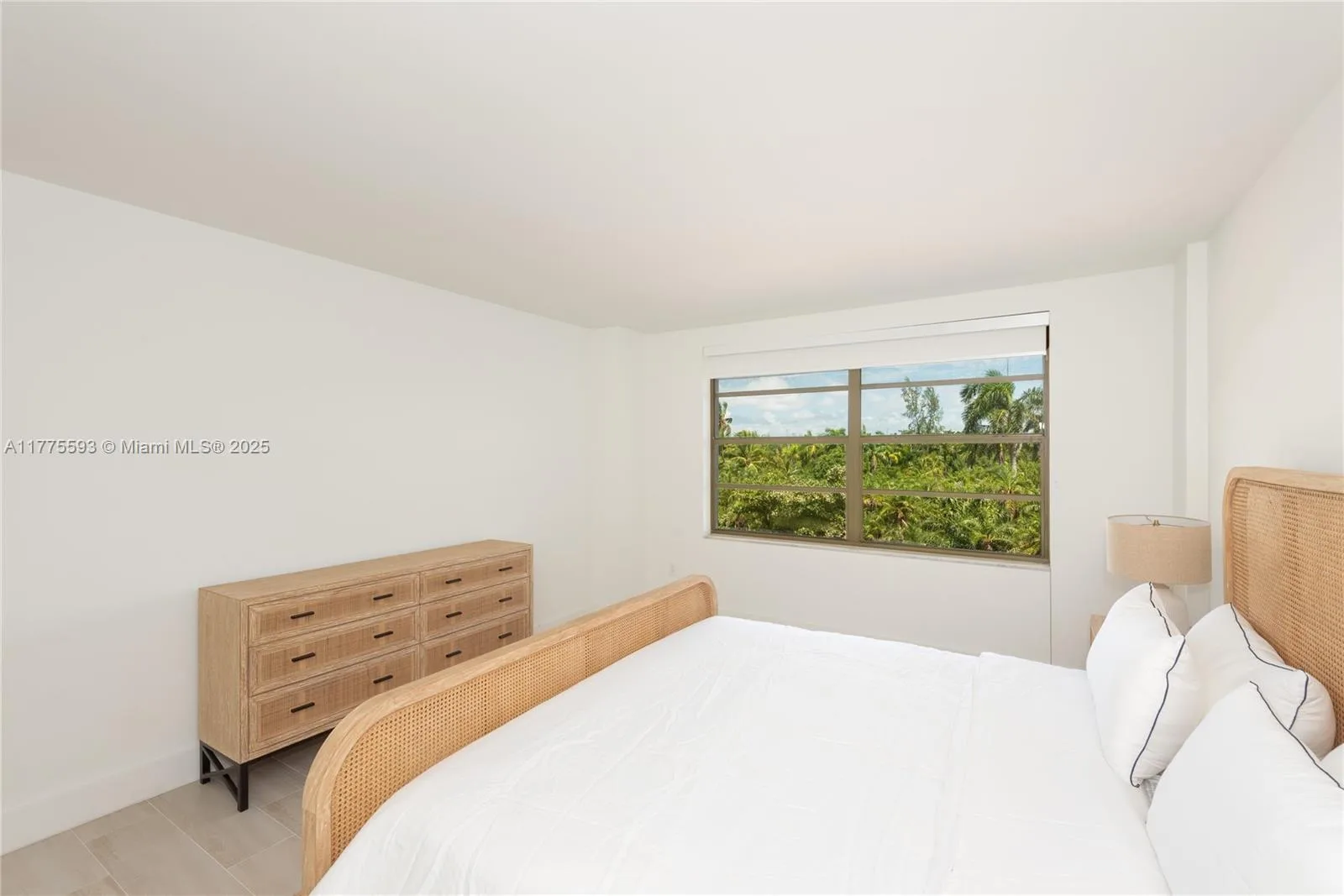 155 Ocean Lane Dr # 404, Key Biscayne, FL 33149 photo 11