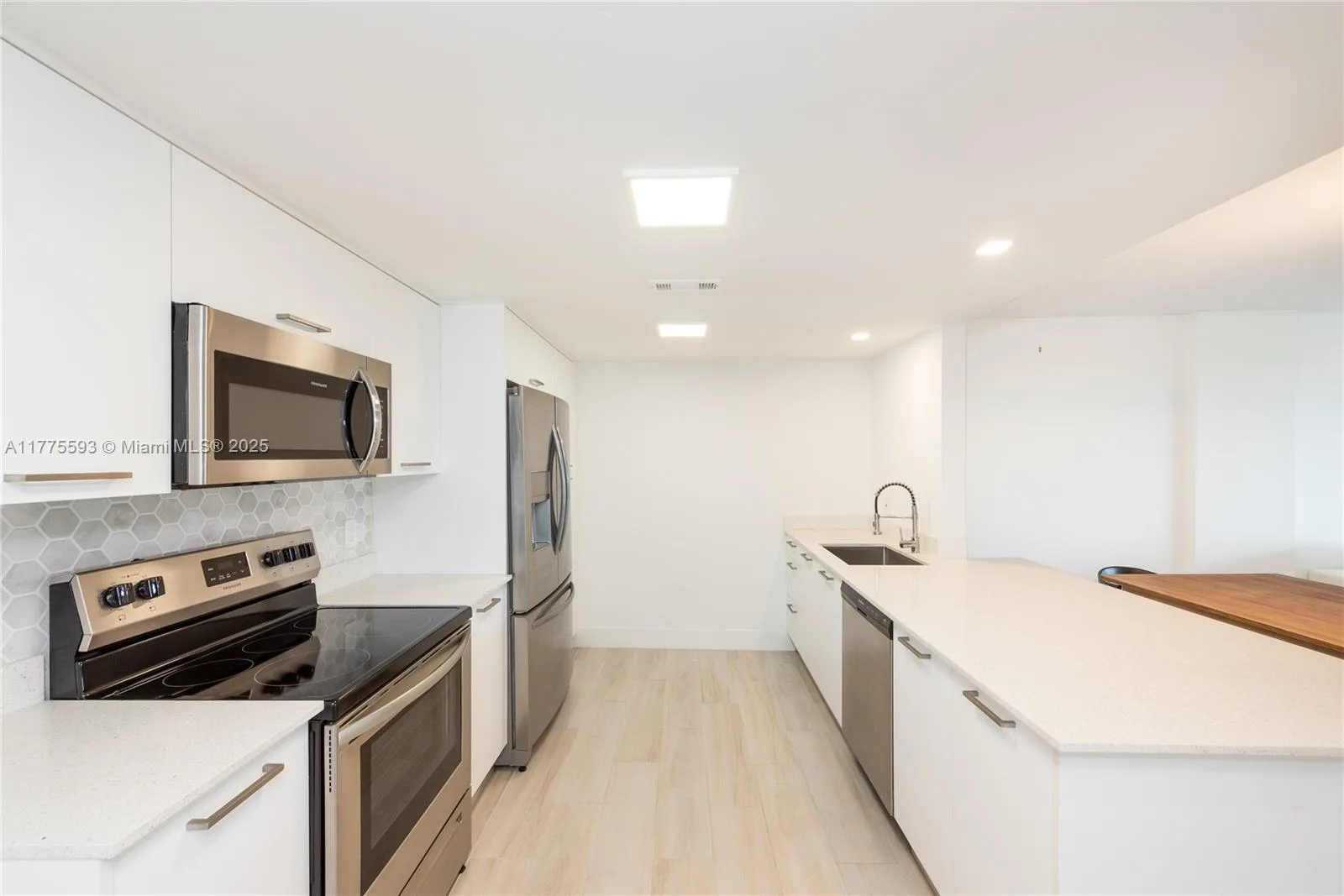 155 Ocean Lane Dr # 404, Key Biscayne, FL 33149 photo 8