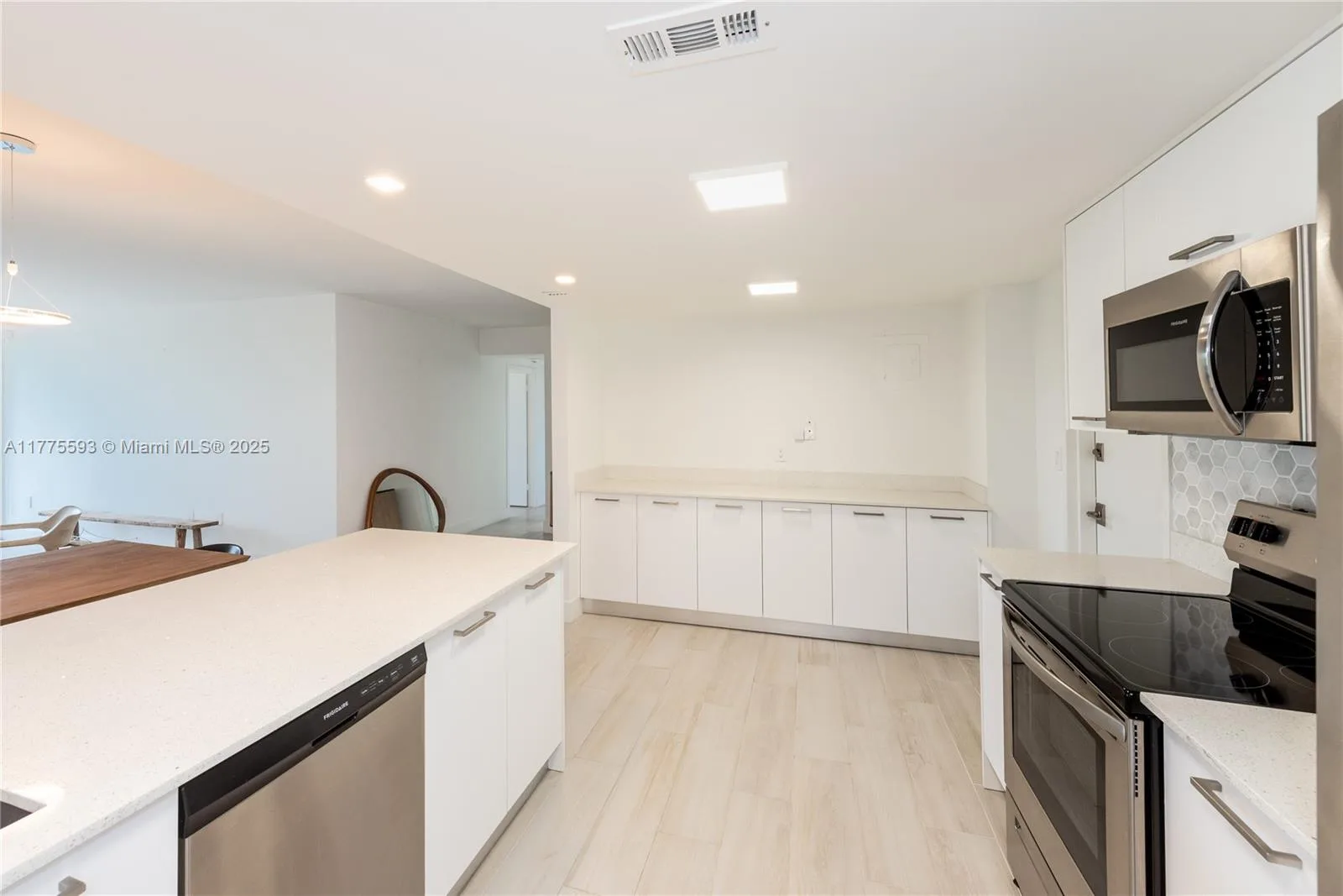 155 Ocean Lane Dr # 404, Key Biscayne, FL 33149 photo 9