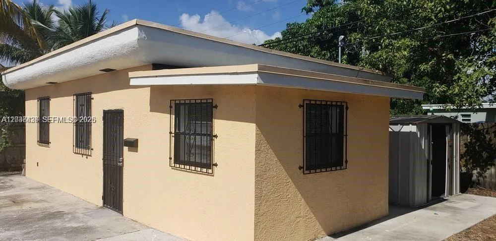 1079 NW 112th Ter, Miami, FL 33168 photo 2