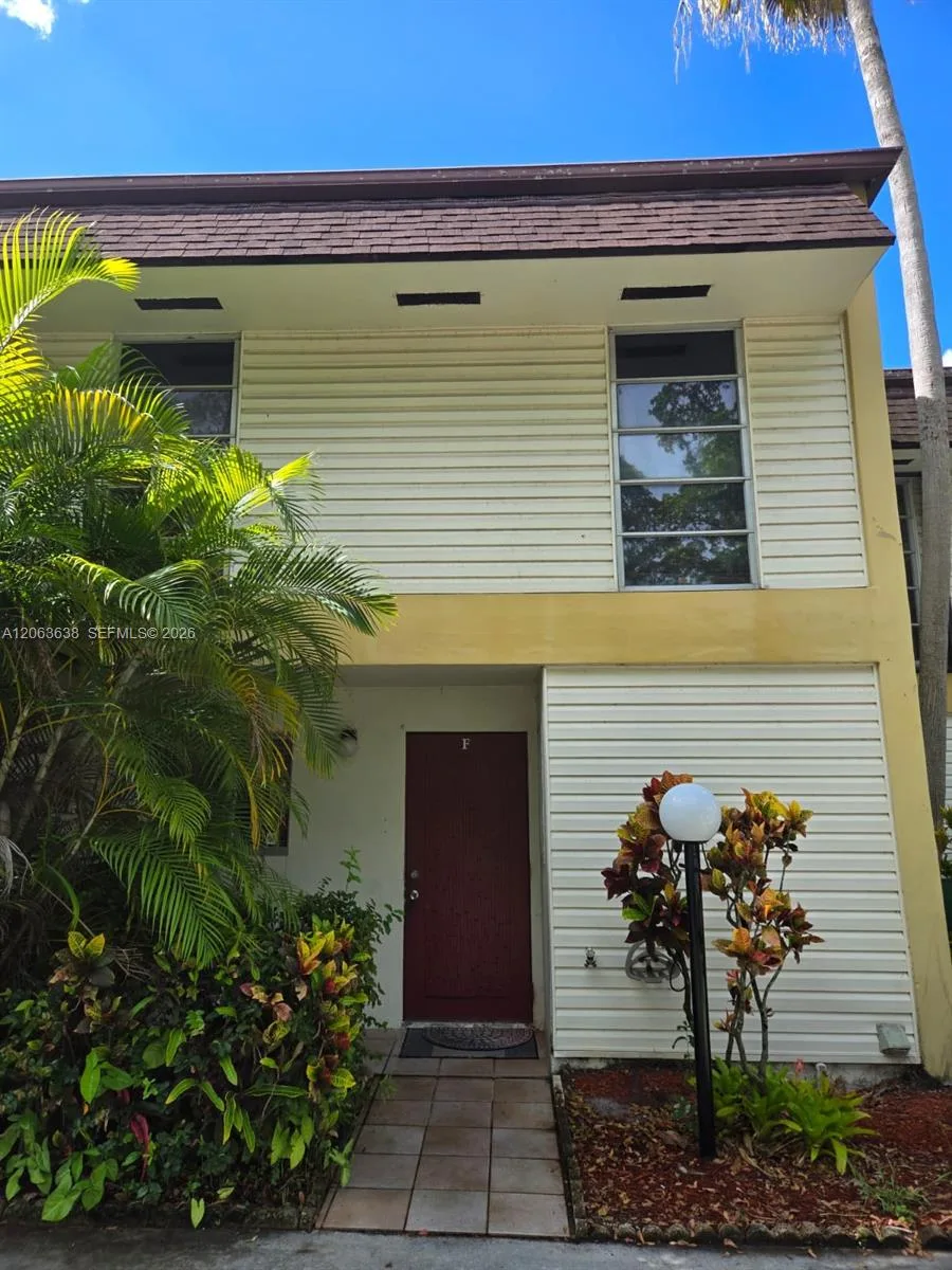 3320 Simms # 11F, Hollywood, FL 33021