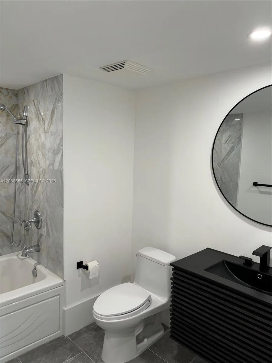 31 SE 5th St # 2103, Miami, FL 33131 photo 10