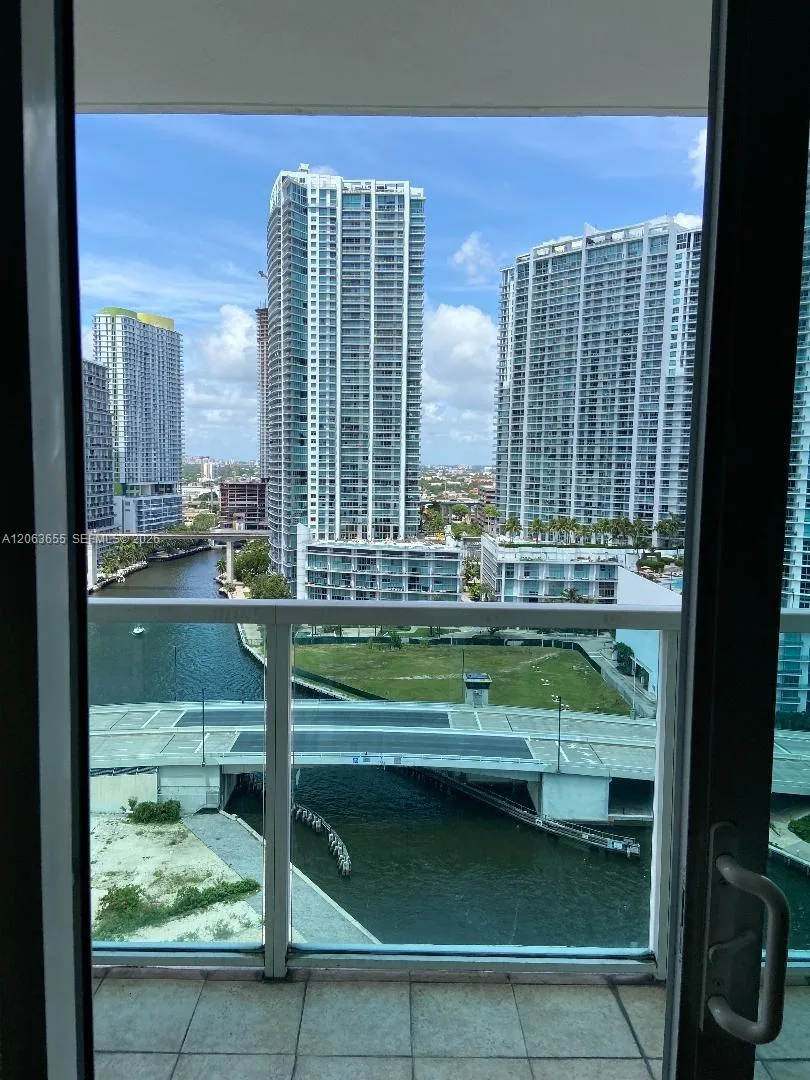31 SE 5th St # 2103, Miami, FL 33131 photo 3