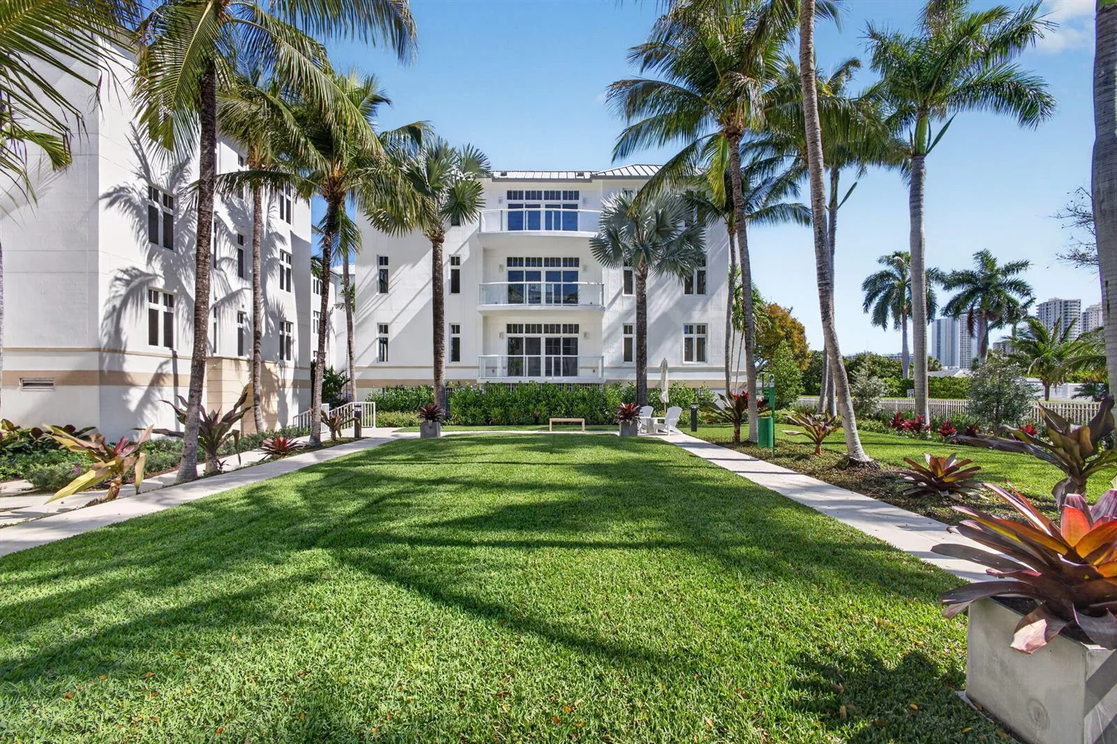 182 Lake Drive # 5-301, Palm Beach Shores, FL 33404