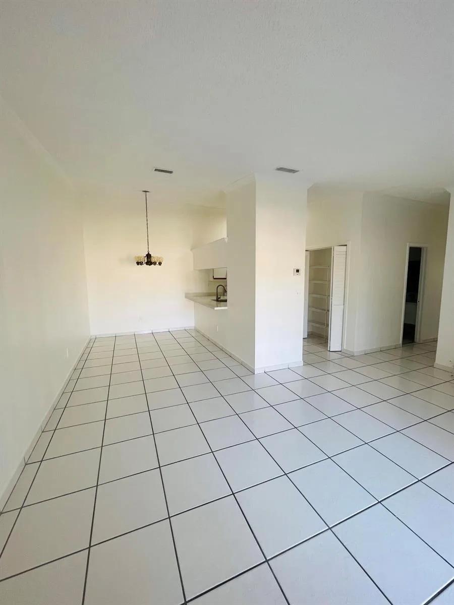 18340 Mediterranean Boulevard # 2806, Hialeah, FL 33015 photo 4