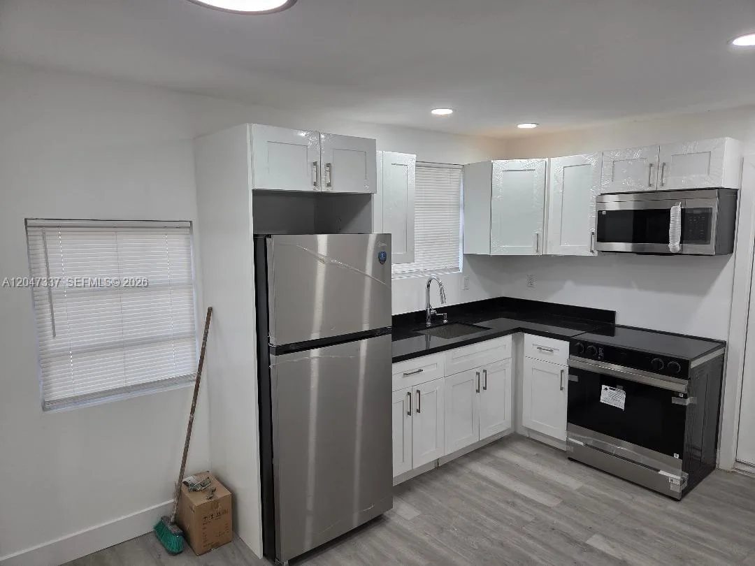 2911 NW 30th St, Miami, FL 33142 photo 2