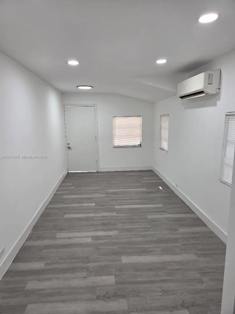 2911 NW 30th St, Miami, FL 33142 photo 3