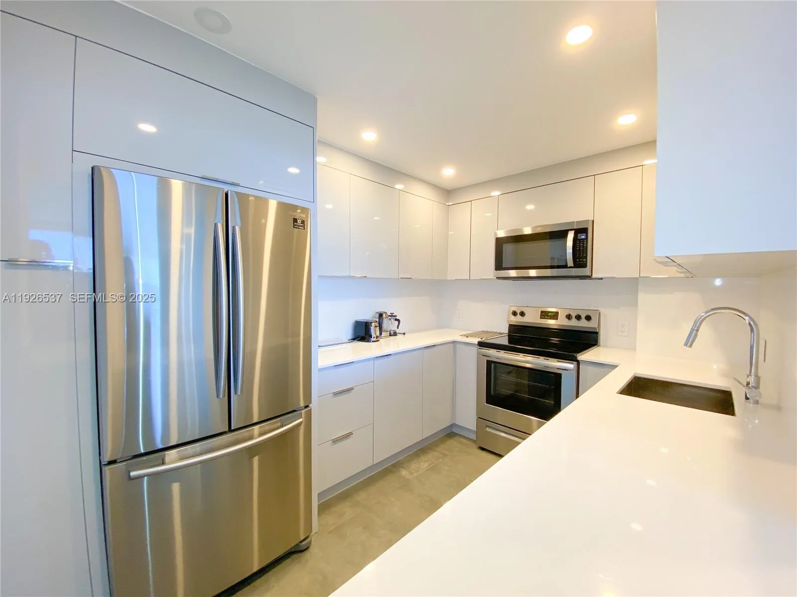 100 Bayview Dr # 1506, Sunny Isles Beach, FL 33160 photo 10