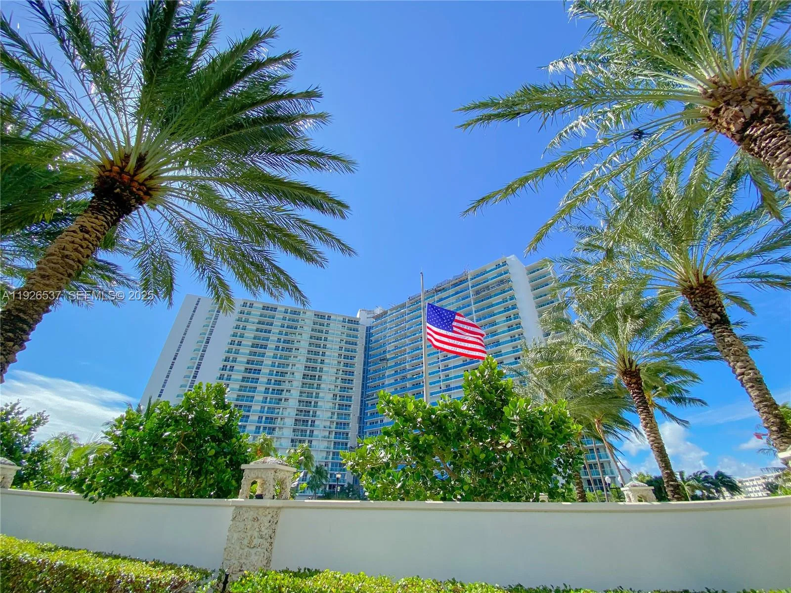 100 Bayview Dr # 1506, Sunny Isles Beach, FL 33160 photo 2