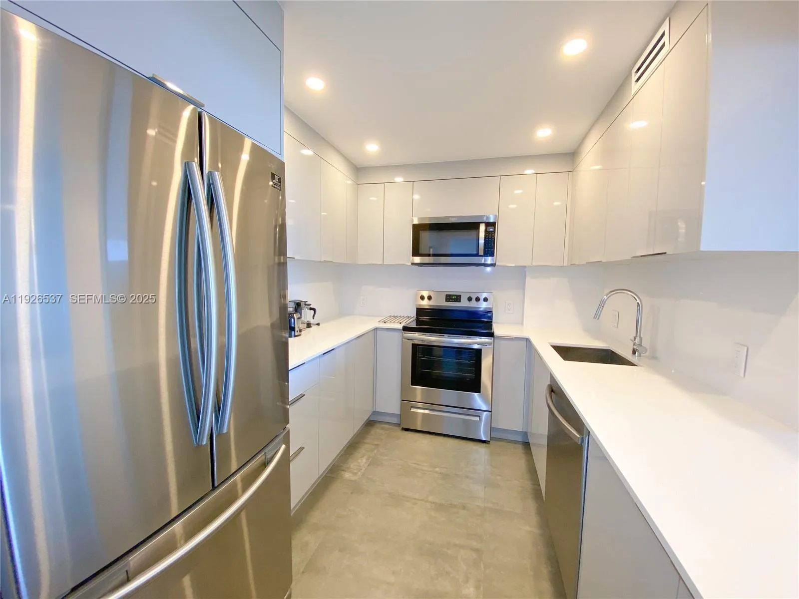 100 Bayview Dr # 1506, Sunny Isles Beach, FL 33160 photo 9