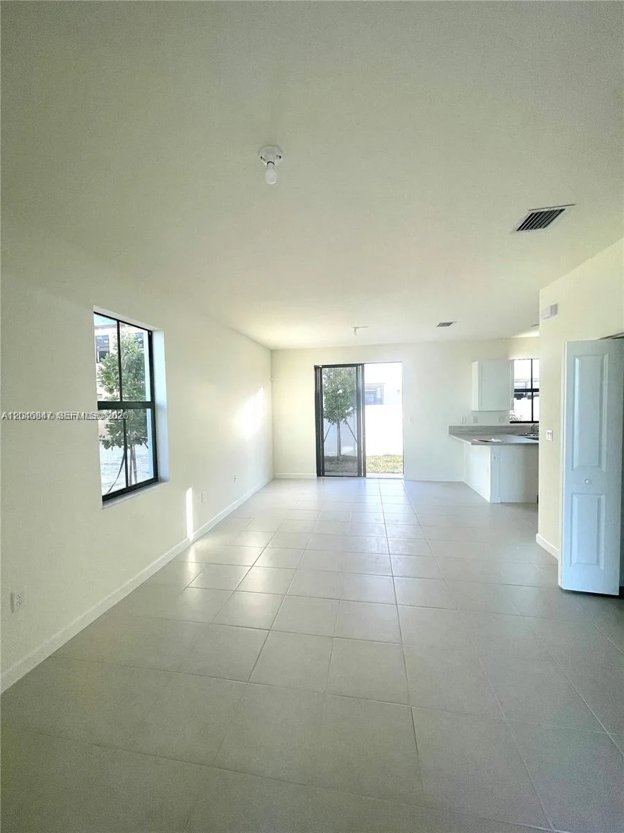 3338 W 112th St, Hialeah, FL 33018 photo 8
