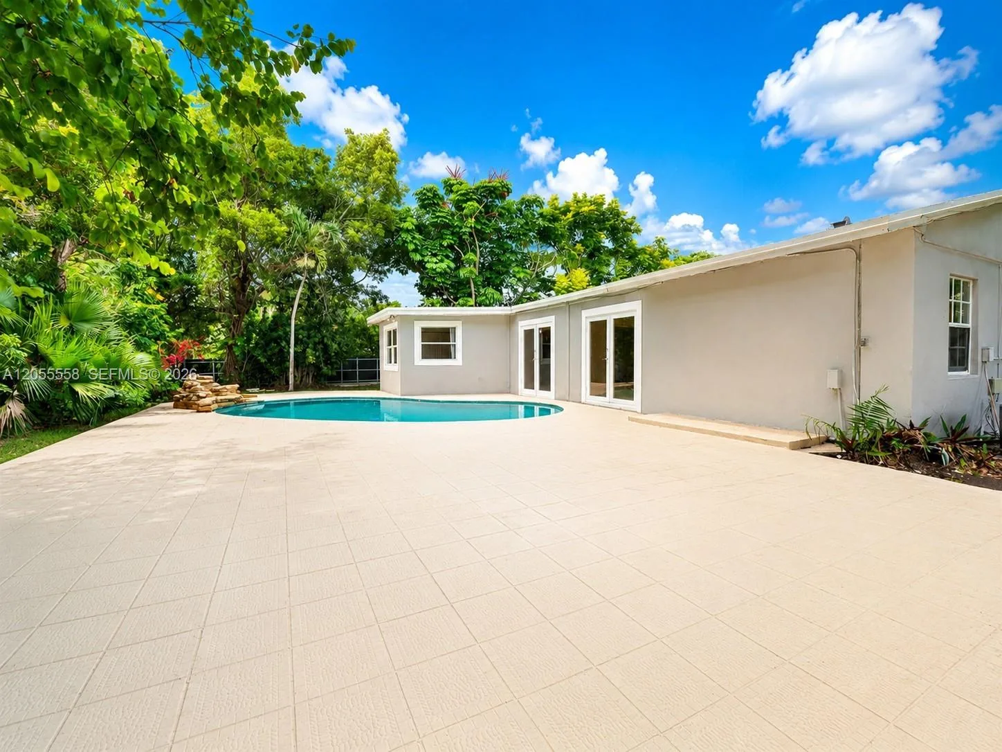 15831 Palmetto Club Dr, Miami, FL 33157 photo 2