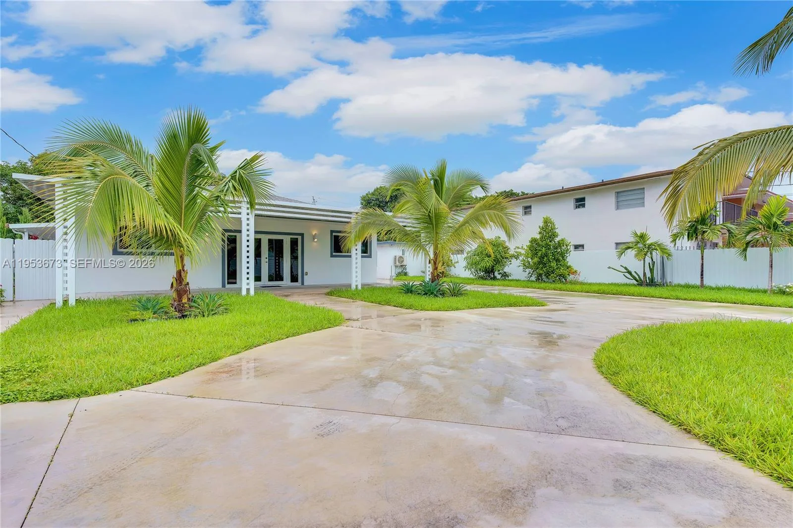 2247 NW 2nd St, Miami, FL 33125 photo 2
