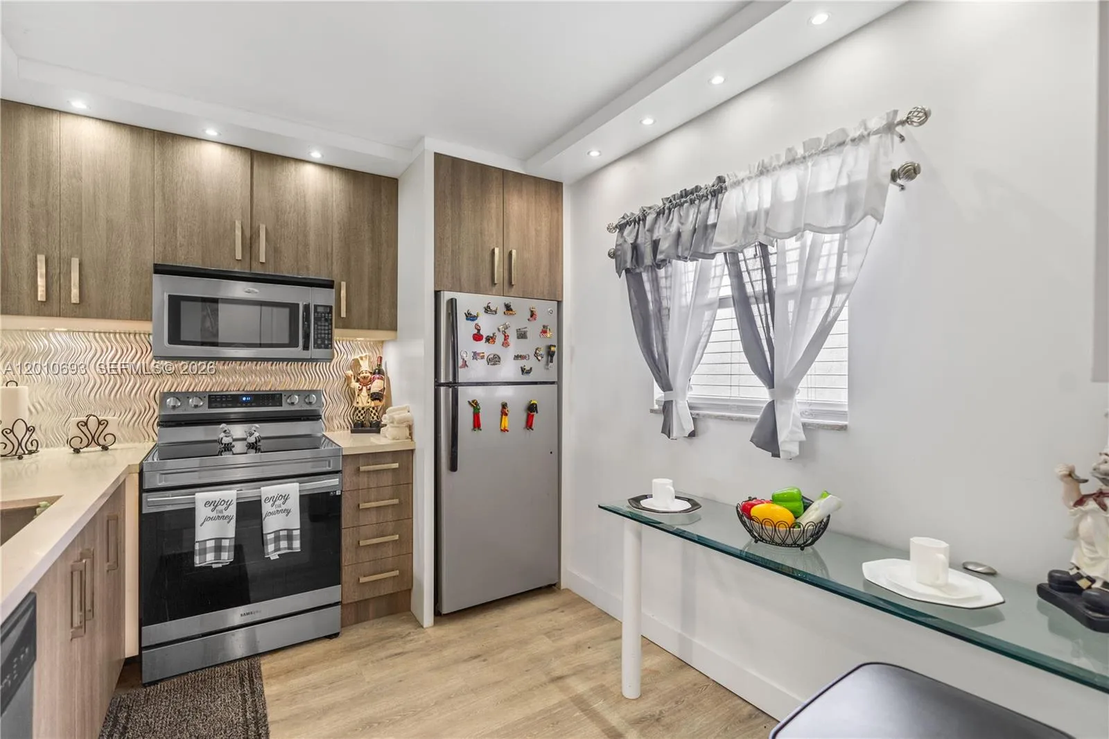 2850 Somerset Dr # 410L, Lauderdale Lakes, FL 33311 photo 2