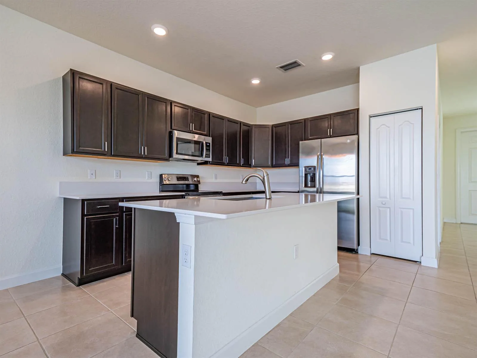 10032 W VILLA Circle, Vero Beach, FL 32966 photo 6