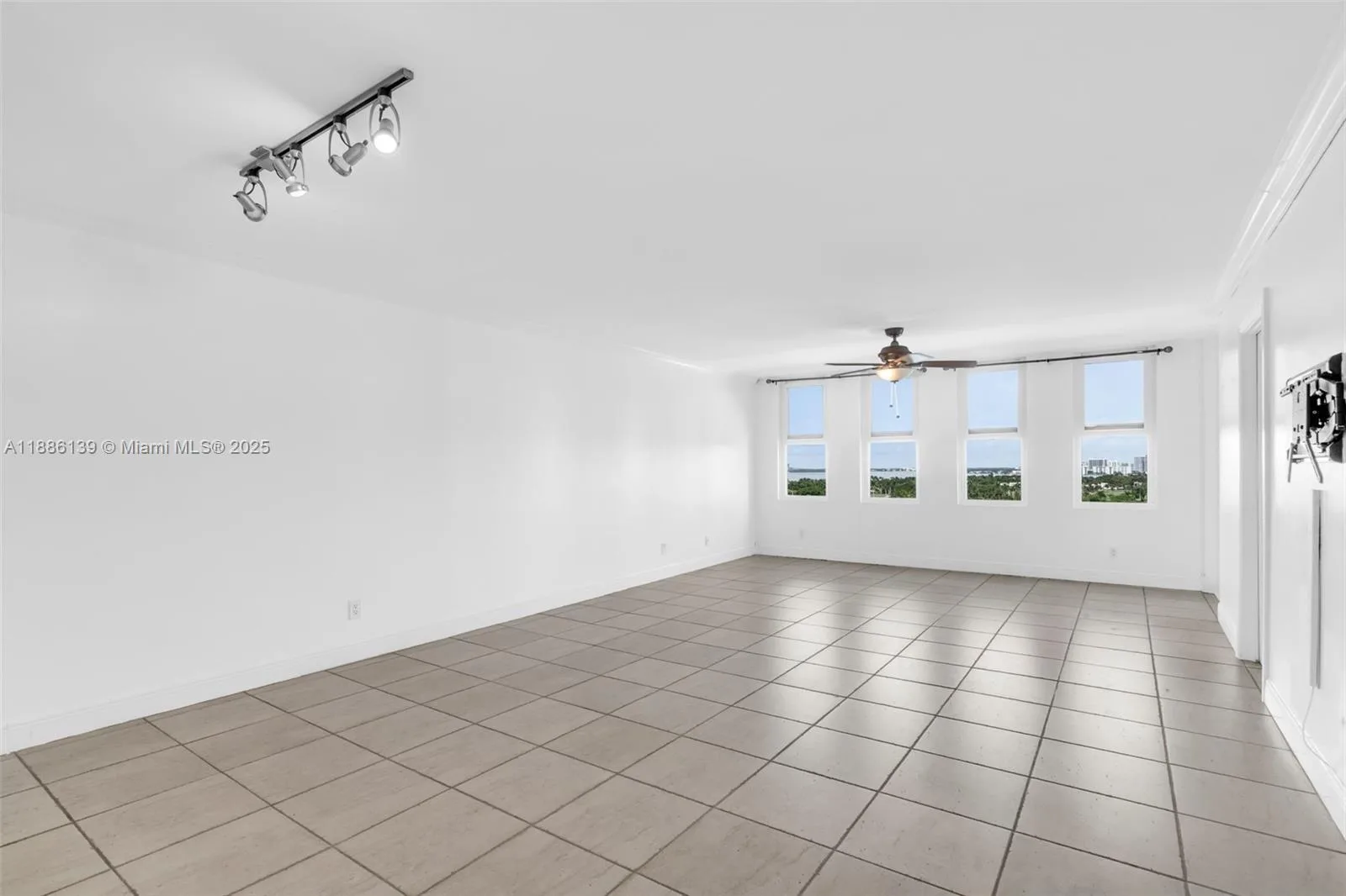 5401 Collins Ave # 923, Miami Beach, FL 33140 photo 11