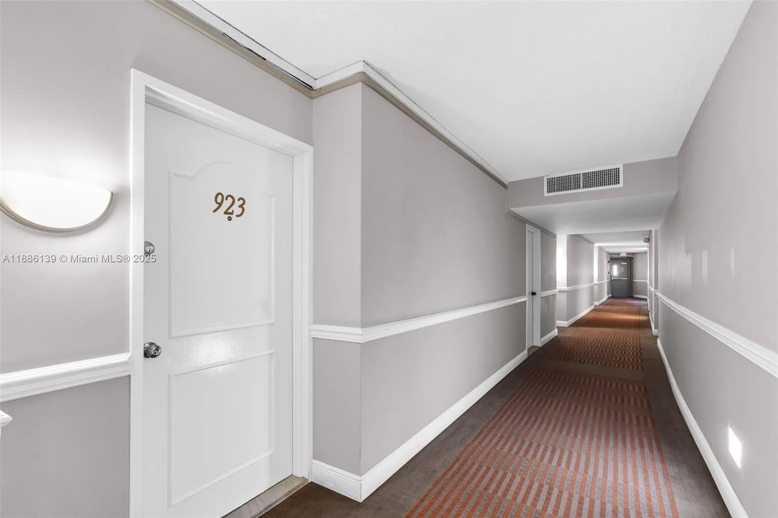 5401 Collins Ave # 923, Miami Beach, FL 33140 photo 2