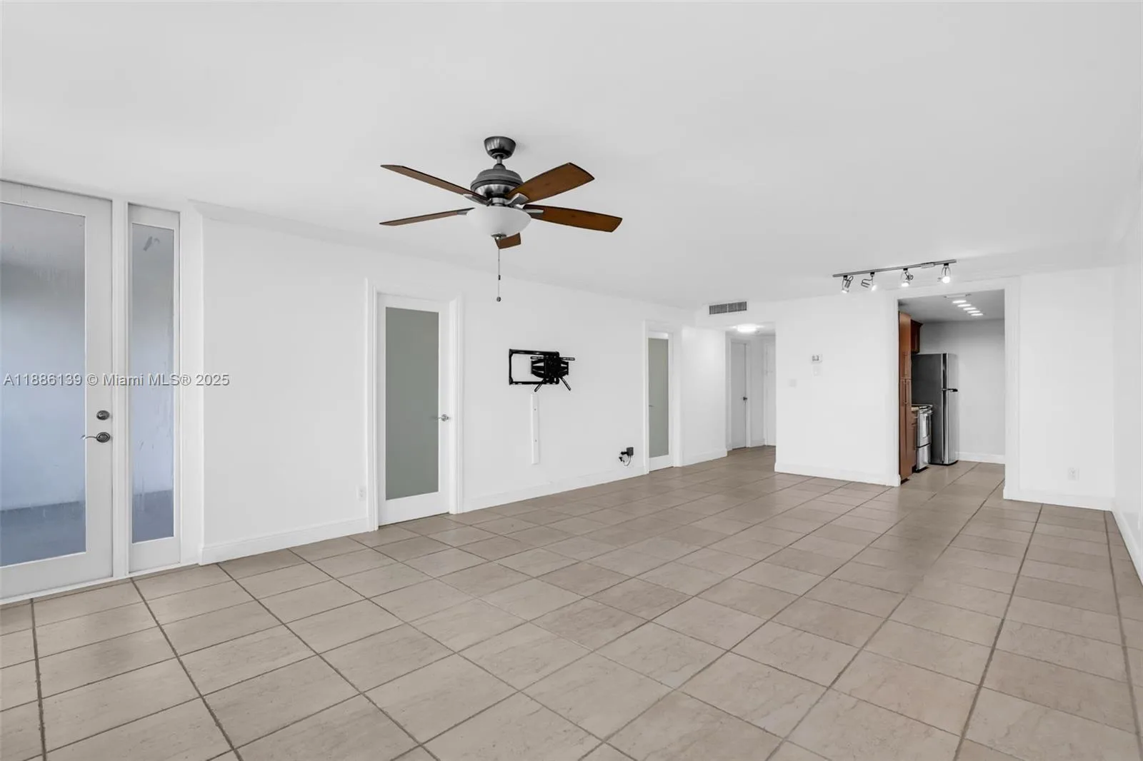 5401 Collins Ave # 923, Miami Beach, FL 33140 photo 5