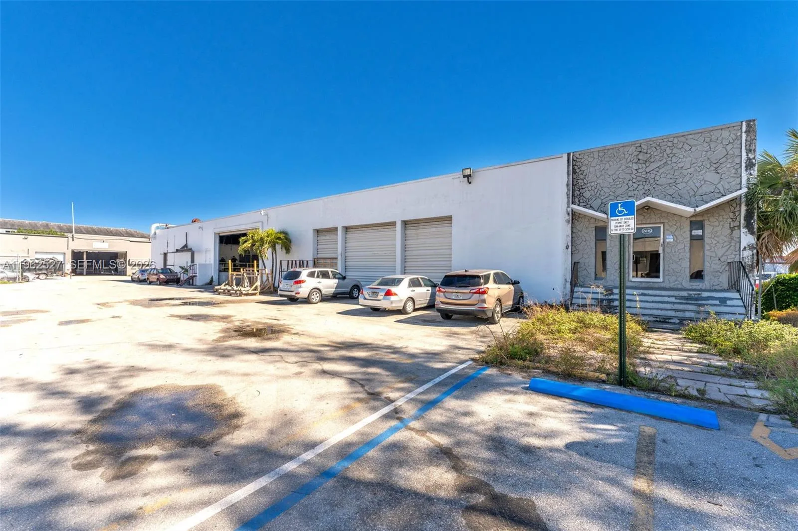 315 W 75th Pl, Hialeah, FL 33014 photo 2