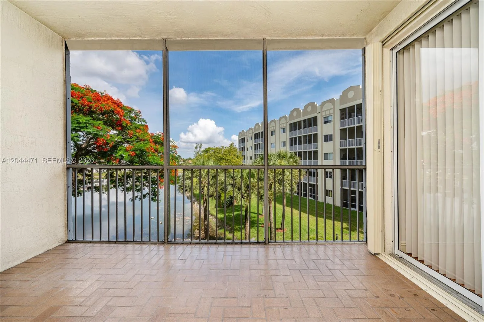 10750 NW 66th St # 312, Doral, FL 33178 photo 2