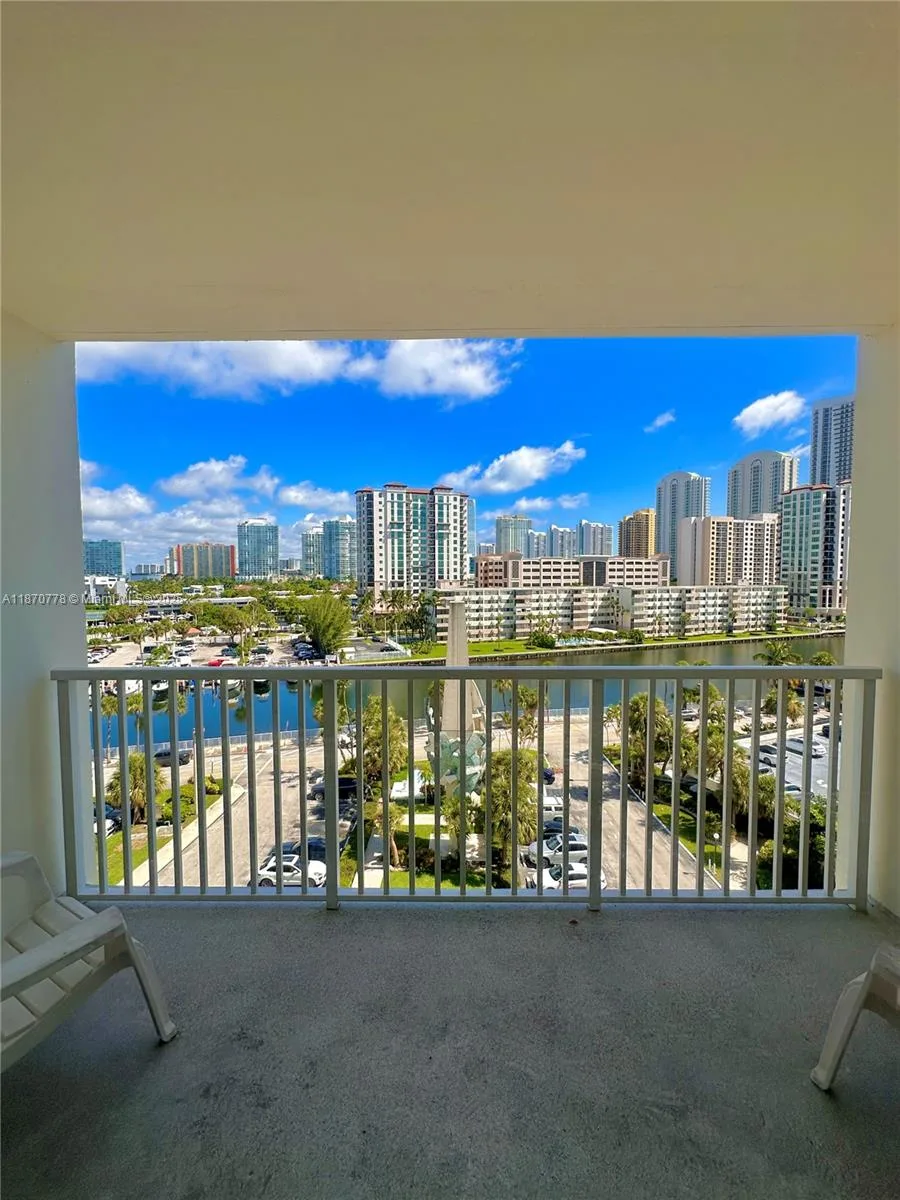 300 Bayview Dr # 701, Sunny Isles Beach, FL 33160 photo 3