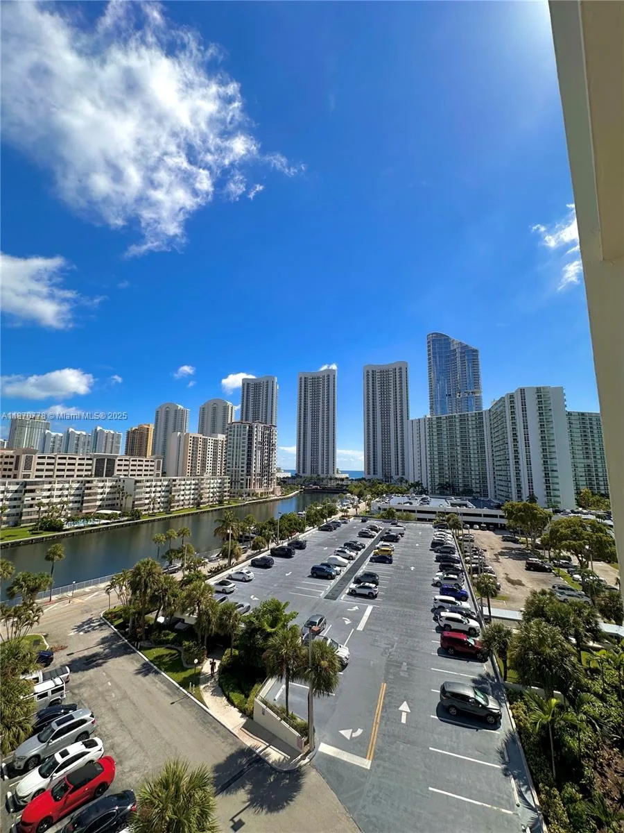 300 Bayview Dr # 701, Sunny Isles Beach, FL 33160 photo 4