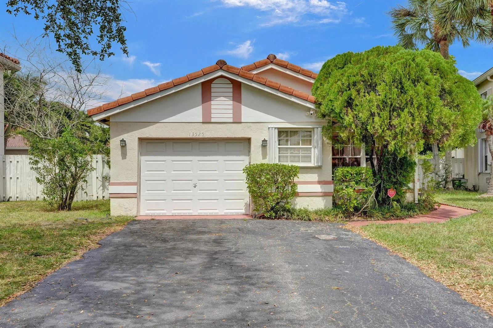 13525 NW 5th Court, Plantation, FL 33325