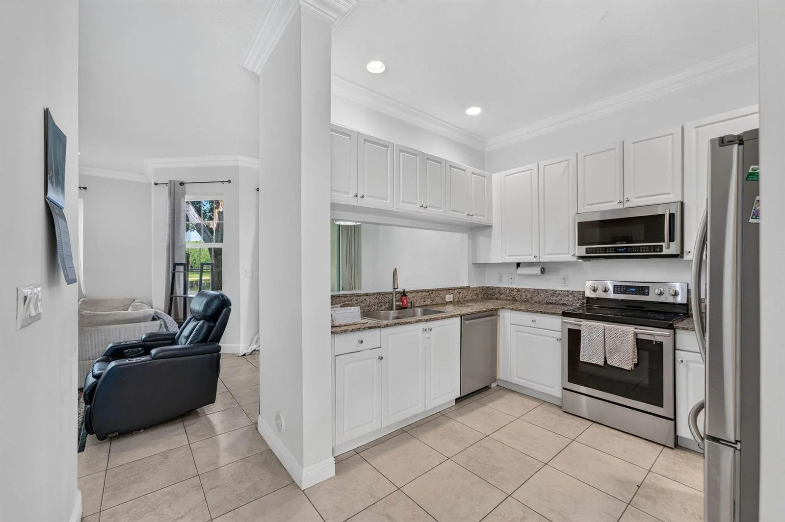 3355 Lakeside Drive, Davie, FL 33328 photo 10